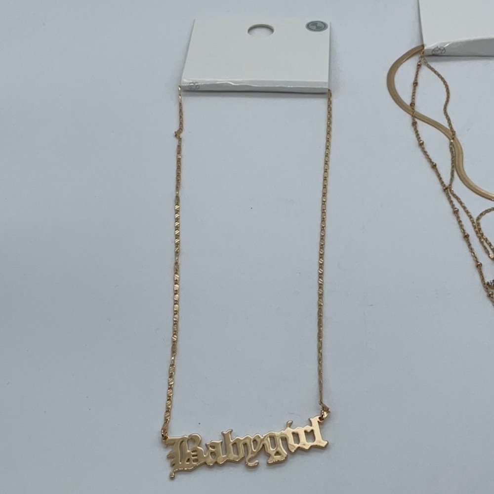 Forever 21 Gold tone 5 piece jewelry bundle - Picture 2 of 6